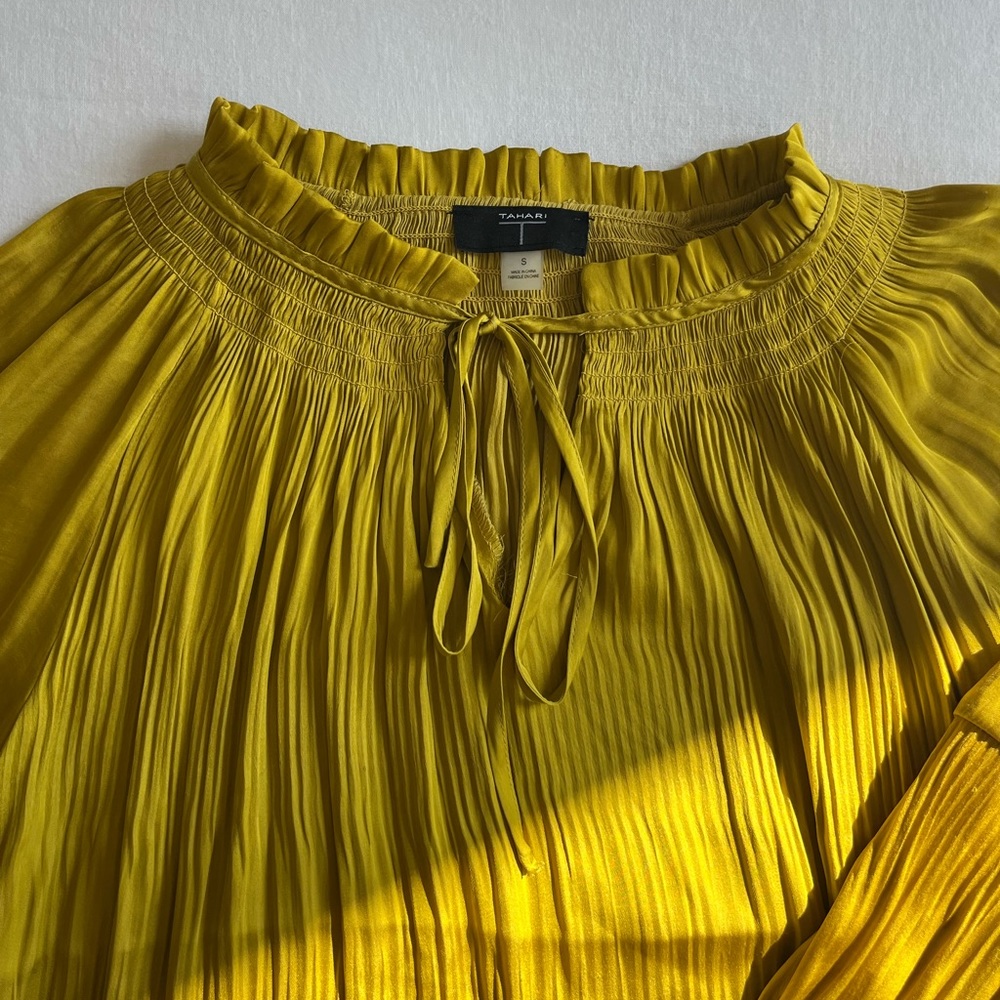 Tahari sheen green blouse